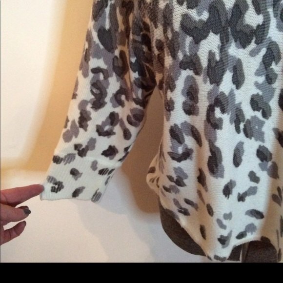 ANA SIZE PL WHITE ACRYLIC ANIMAL PRINT SWEATER 3/4 SLEEVE - Picture 5 of 8